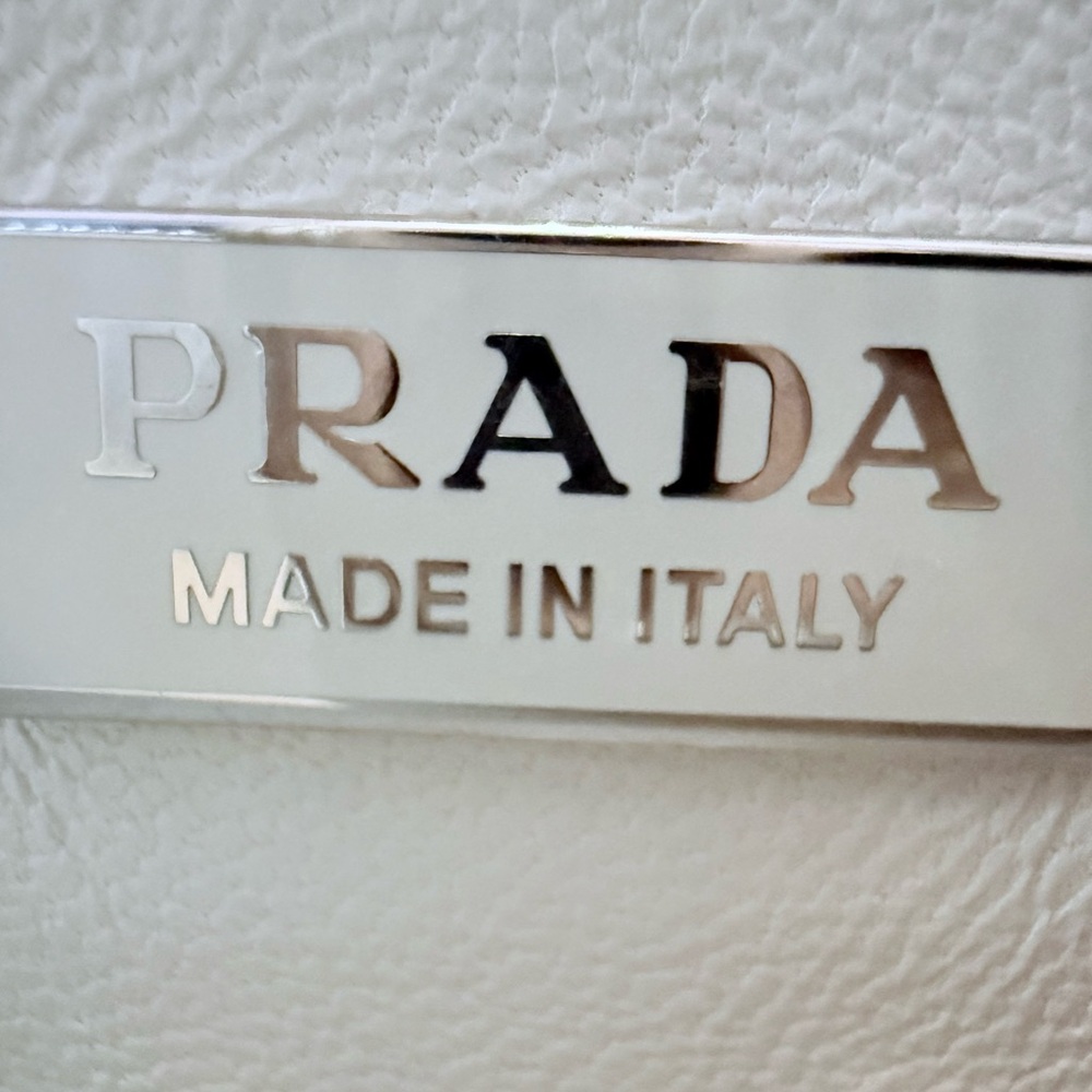 💯 Authentic Prada Re-Edition 2005 Crossbody Bag - White (with dust bag) - Picture 8 of 16